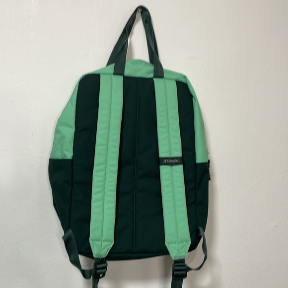 NWOT Columbia Trek Backpack - Picture 2 of 7